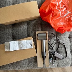 Dyson Supersonic Hairdryer w/ Attachments (Nickel & Copper)